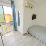 Rent a room of 70 m² in Sevilla