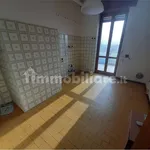 Affitto 4 camera appartamento di 80 m² in Piacenza