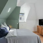 Miete 4 Schlafzimmer wohnung von 14 m² in Frankfurt