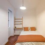 Rent a room of 117 m² in lisbon