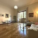 Affitto 6 camera appartamento di 180 m² in Firenze