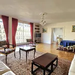 Rent 4 bedroom apartment of 117 m² in Paris