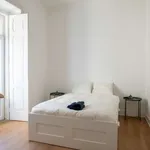 Rent a room of 100 m² in lisbon