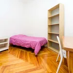 Rent a room of 220 m² in madrid