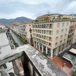 Affitto 4 camera appartamento di 135 m² in Genoa