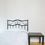 Rent a room of 300 m² in madrid