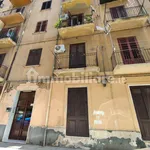 Affitto 2 camera appartamento di 75 m² in Palermo