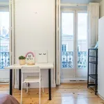 Rent a room of 180 m² in madrid