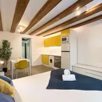 Rent 1 bedroom apartment of 75 m² in barcelona