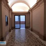 Affitto 6 camera appartamento di 262 m² in Rome