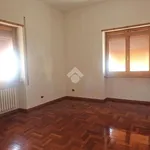 Affitto 4 camera appartamento di 120 m² in Roma