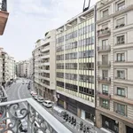 Rent 4 bedroom apartment of 68 m² in Barcelona