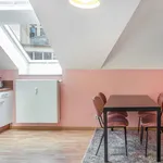 Miete 4 Schlafzimmer wohnung von 14 m² in Frankfurt