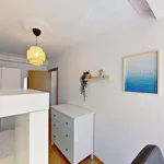 Rent a room of 77 m² in Zaragoza