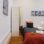 Rent a room of 40 m² in Porto