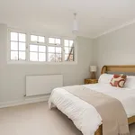 Flat to rent in Grove Road, Beaconsfield HP9