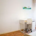 Rent a room of 60 m² in lisbon