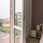 Rent 2 bedroom apartment of 65 m² in milan