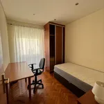 Rent 3 bedroom apartment in Lisbon