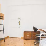 Rent a room of 210 m² in madrid