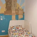 Rent a room of 100 m² in lisbon