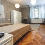 Rent 5 bedroom apartment of 132 m² in Poznan