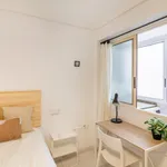 Rent 4 bedroom apartment in Valencia