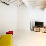 Rent 2 bedroom apartment of 88 m² in Florence