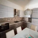 Rent 4 bedroom apartment of 100 m² in Adria