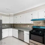 Rent 3 bedroom apartment of 125 m² in Staten Island