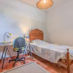 Rent a room of 100 m² in lisbon