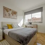 Rent a room of 180 m² in madrid