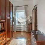 Rent 5 bedroom apartment of 260 m² in Rome