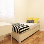 Rent 4 bedroom apartment in Madrid