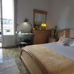 Rent a room of 280 m² in barcelona