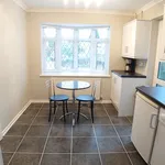 Rent 4 bedroom flat in Warwick