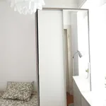 Rent a room of 80 m² in lisbon