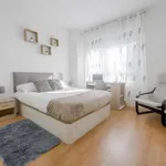 Rent a room of 200 m² in madrid