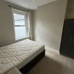 Rent 3 bedroom flat in Swansea