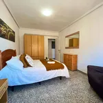 Rent a room of 130 m² in Valencia