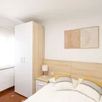 Rent 3 bedroom apartment in barcelona