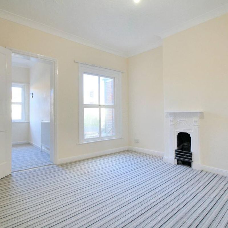 2 bedroom terraced house to rent Mill Hill
