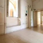 Affitto 5 camera appartamento di 140 m² in Napoli