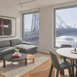 Rent 2 bedroom apartment in Williamsburg