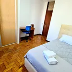 Rent 4 bedroom apartment of 110 m² in Porto