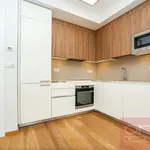 Pronajměte si 5 ložnic/e byt o rozloze 78 m² v Prague