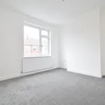 Rent 3 bedroom flat in Wakefield