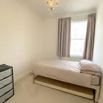 Flat to rent in Victoria Terrace, Kingsway, Hove BN3