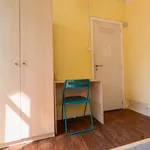 Rent a room in lisbon