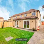 Rent 6 bedroom house in Borough of Runnymede